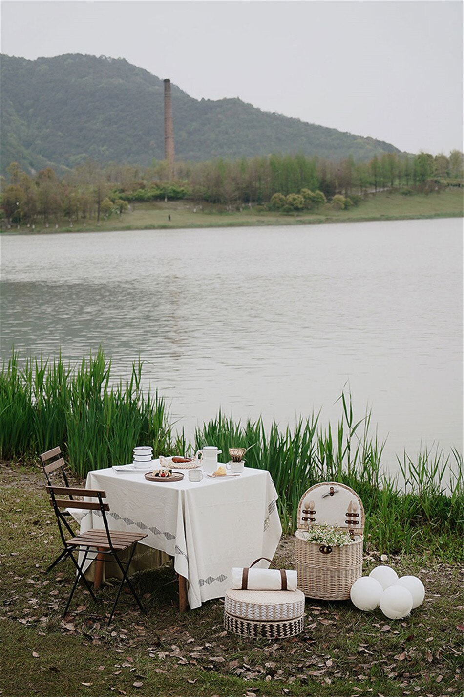 Rattan Trolley Picnic Basket Natural Wicker Weaving Lunch Baskets Wheels Family Outing Trip Picnic Bento Storage High Capacity