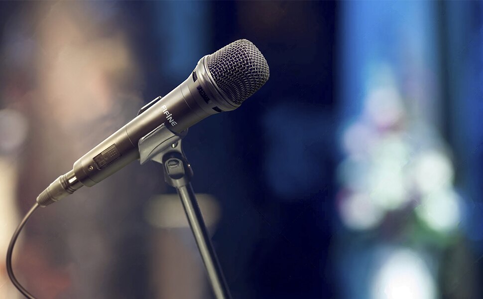 FIFINE Dynamic Vocal Microphone Cardioid Handheld Microphone with On/Off Switch for Karaoke, Live vocal, Speech etc.  -K8
