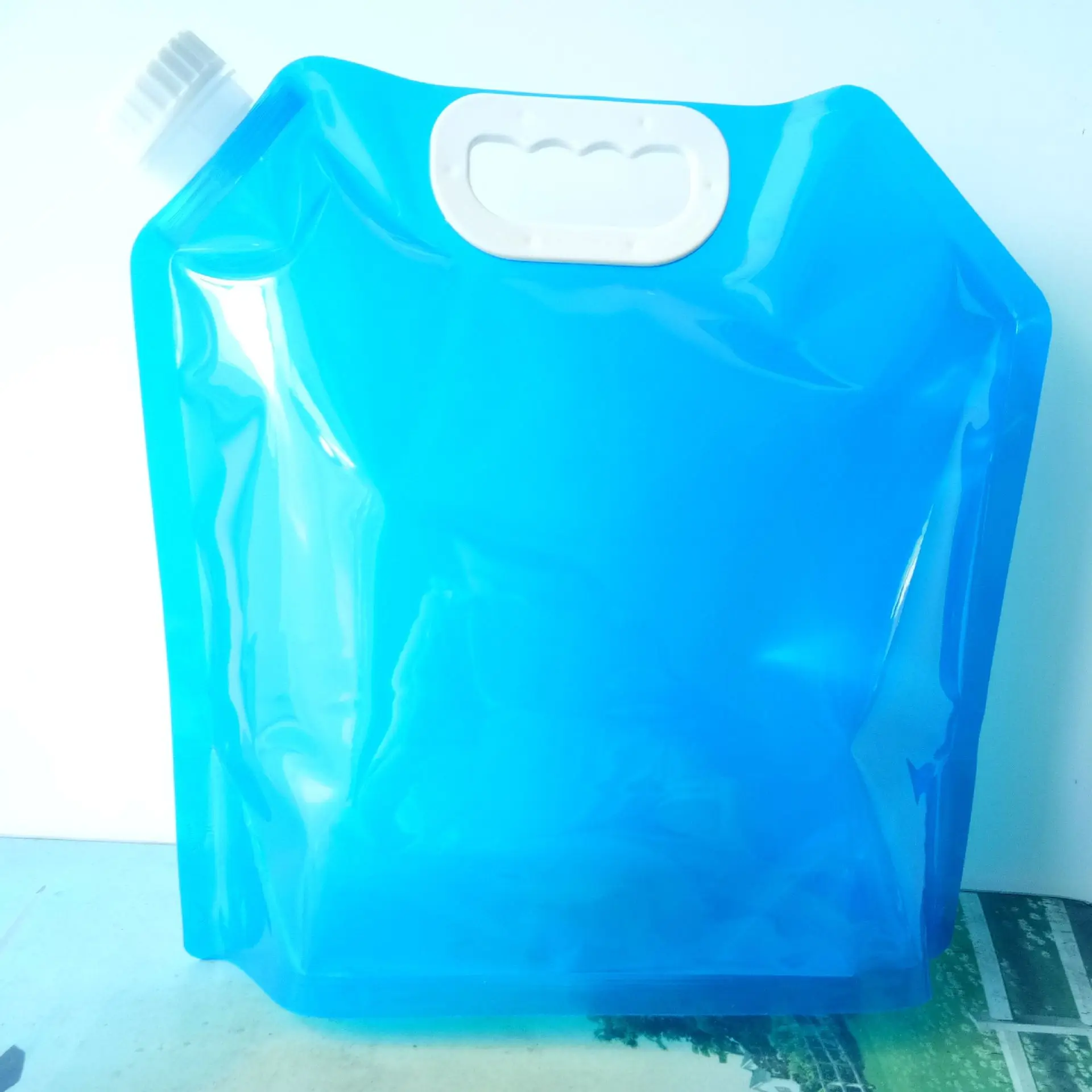 Super resistant collapsible water bag